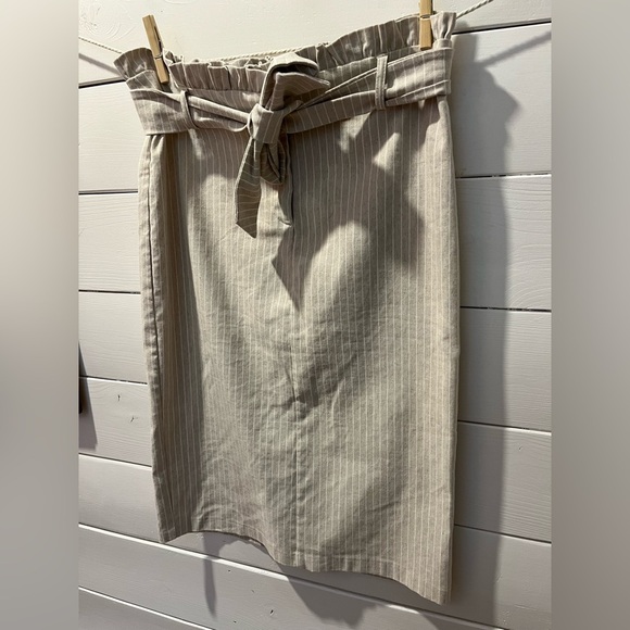 Linda Matthews Beige Vertical Striped Stretch Skirt  – Size 8🤍 - Picture 6 of 6